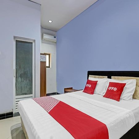 Oyo 90553 Arteri Guest House Semarang Zewnętrze zdjęcie
