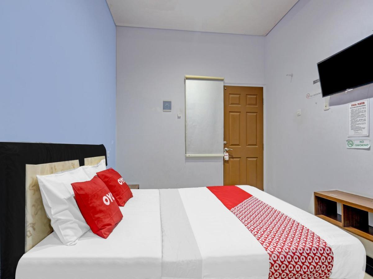 Oyo 90553 Arteri Guest House Semarang Zewnętrze zdjęcie