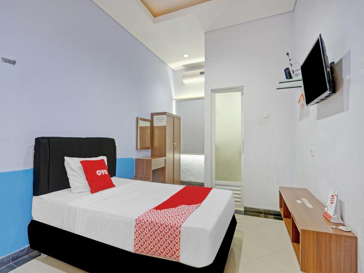 Oyo 90553 Arteri Guest House Semarang Zewnętrze zdjęcie