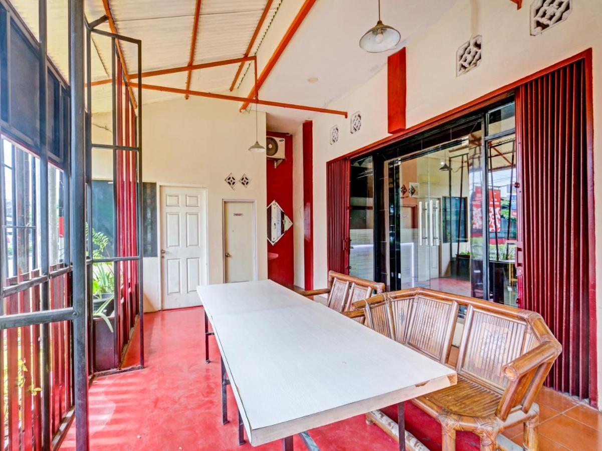 Oyo 90553 Arteri Guest House Semarang Zewnętrze zdjęcie