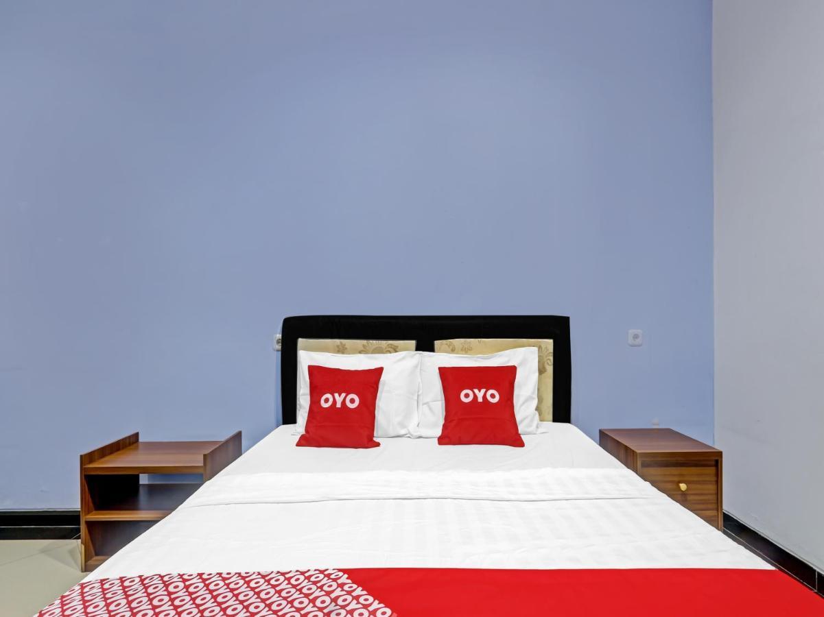 Oyo 90553 Arteri Guest House Semarang Zewnętrze zdjęcie