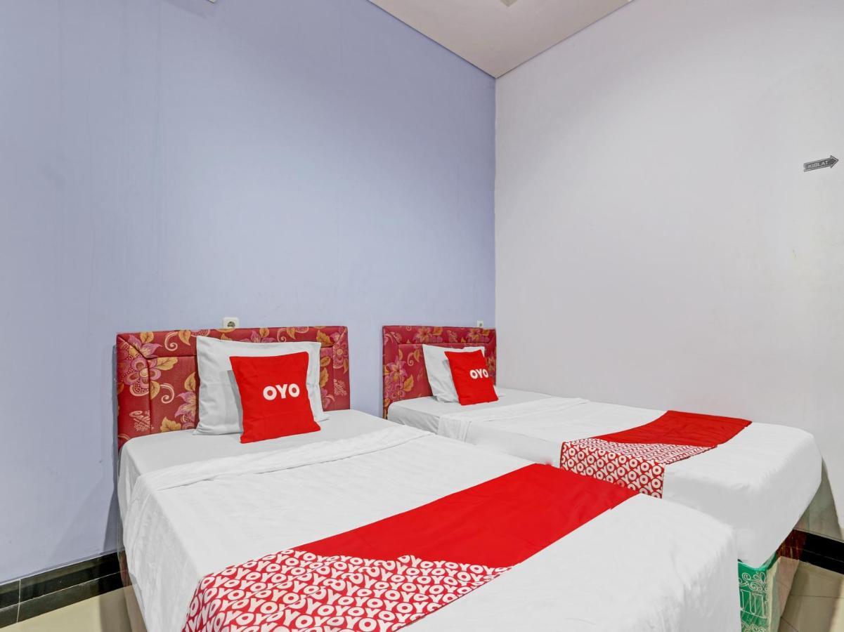Oyo 90553 Arteri Guest House Semarang Zewnętrze zdjęcie
