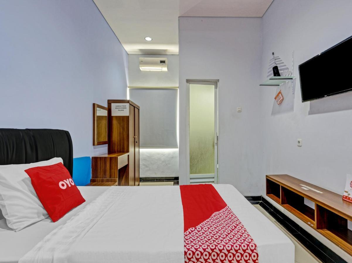 Oyo 90553 Arteri Guest House Semarang Zewnętrze zdjęcie