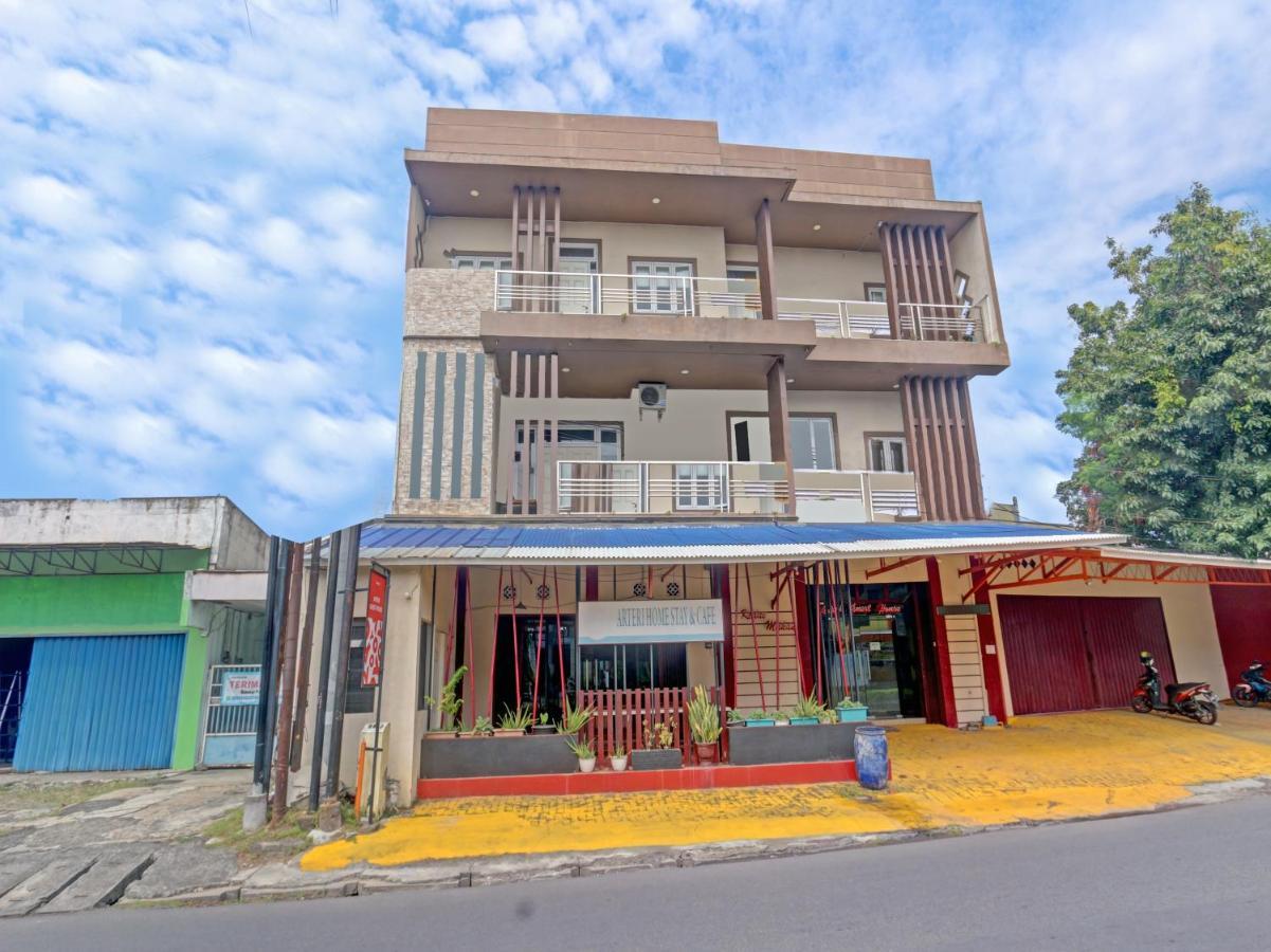 Oyo 90553 Arteri Guest House Semarang Zewnętrze zdjęcie