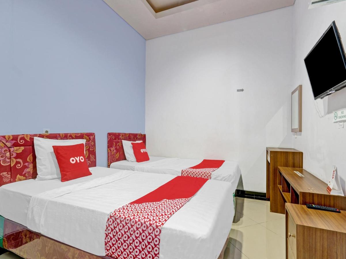 Oyo 90553 Arteri Guest House Semarang Zewnętrze zdjęcie
