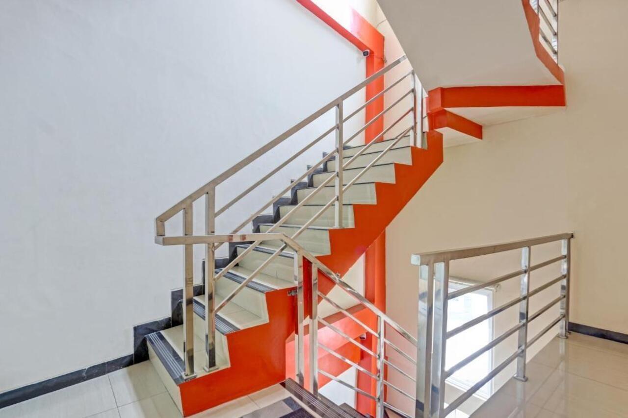 Oyo 90553 Arteri Guest House Semarang Zewnętrze zdjęcie